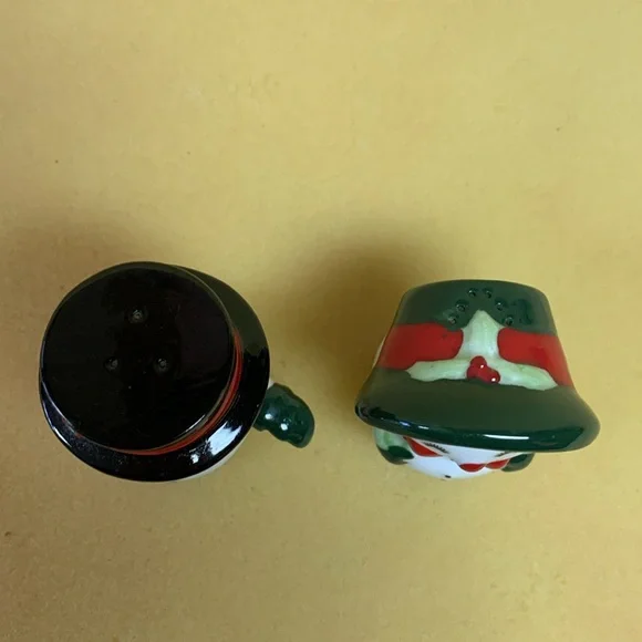 Snow-Couple Salt & Pepper Shakers - Picture 5 of 10